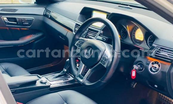 Nunua Imported Mercedes‒Benz E–Class Nyeupe Gari ndani ya Dar es Salaam nchini Dar es Salaam Nunua Imported Mercedes‒Benz E–Class Nyeupe Gari ndani ya Dar es Salaam nchini Dar es Salaam