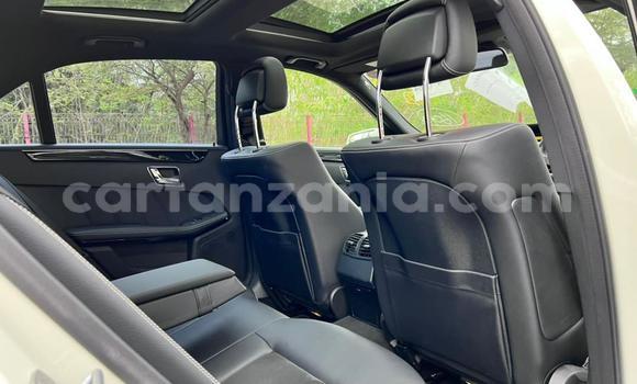 Nunua Imported Mercedes‒Benz E–Class Nyeupe Gari ndani ya Dar es Salaam nchini Dar es Salaam Nunua Imported Mercedes‒Benz E–Class Nyeupe Gari ndani ya Dar es Salaam nchini Dar es Salaam