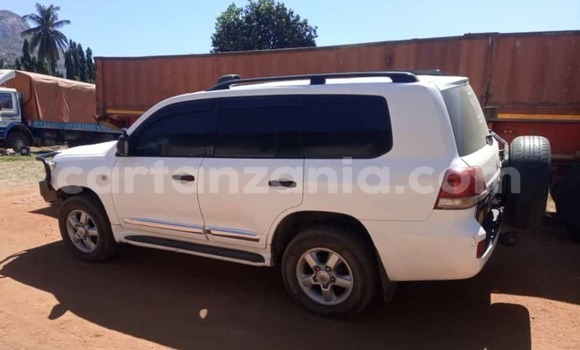 Buy Used Toyota Land Cruiser White Car in Dar es Salaam in Dar es Salaam Buy Used Toyota Land Cruiser White Car in Dar es Salaam in Dar es Salaam