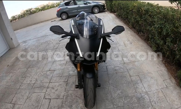 Buy Used Yamaha R1 Black Bike in Singida in Singida Buy Used Yamaha R1 Black Bike in Singida in Singida