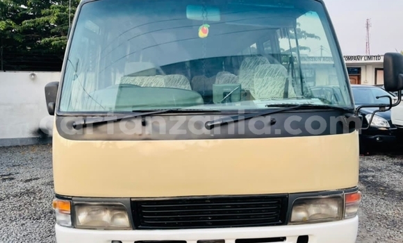 Nunua Ilio tumika Toyota Coaster Beige Gari ndani ya Dar es Salaam nchini Dar es Salaam Nunua Ilio tumika Toyota Coaster Beige Gari ndani ya Dar es Salaam nchini Dar es Salaam