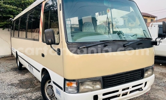 Nunua Ilio tumika Toyota Coaster Beige Gari ndani ya Dar es Salaam nchini Dar es Salaam Nunua Ilio tumika Toyota Coaster Beige Gari ndani ya Dar es Salaam nchini Dar es Salaam