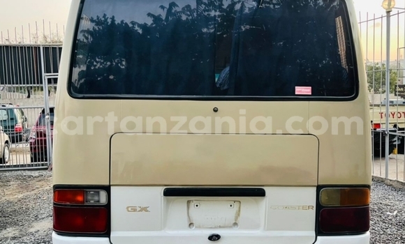 Nunua Ilio tumika Toyota Coaster Beige Gari ndani ya Dar es Salaam nchini Dar es Salaam Nunua Ilio tumika Toyota Coaster Beige Gari ndani ya Dar es Salaam nchini Dar es Salaam