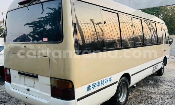 Nunua Ilio tumika Toyota Coaster Beige Gari ndani ya Dar es Salaam nchini Dar es Salaam Nunua Ilio tumika Toyota Coaster Beige Gari ndani ya Dar es Salaam nchini Dar es Salaam