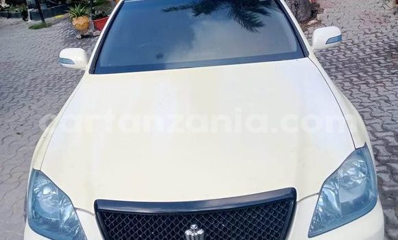 Buy Used Toyota Crown White Car in Dar es Salaam in Dar es Salaam Buy Used Toyota Crown White Car in Dar es Salaam in Dar es Salaam