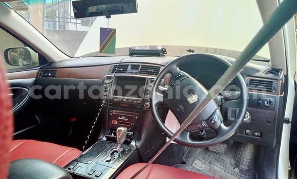 Buy Used Toyota Crown White Car in Dar es Salaam in Dar es Salaam Buy Used Toyota Crown White Car in Dar es Salaam in Dar es Salaam