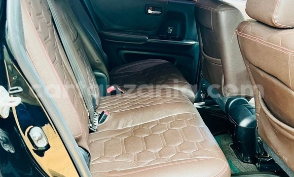 Nunua Ilio tumika Toyota Kluger Nyeusi Gari ndani ya Dar es Salaam nchini Dar es Salaam Nunua Ilio tumika Toyota Kluger Nyeusi Gari ndani ya Dar es Salaam nchini Dar es Salaam