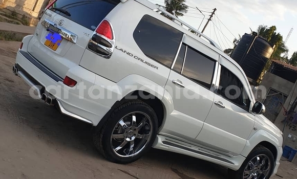 Nunua Ilio tumika Toyota Land Cruiser Prado Nyeupe Gari ndani ya Dar es Salaam nchini Dar es Salaam Nunua Ilio tumika Toyota Land Cruiser Prado Nyeupe Gari ndani ya Dar es Salaam nchini Dar es Salaam