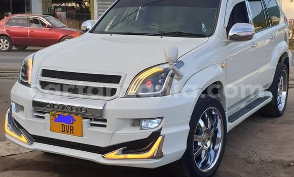 Nunua Ilio tumika Toyota Land Cruiser Prado Nyeupe Gari ndani ya Dar es Salaam nchini Dar es Salaam Nunua Ilio tumika Toyota Land Cruiser Prado Nyeupe Gari ndani ya Dar es Salaam nchini Dar es Salaam