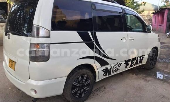 Buy Used Toyota Noah White Car in Dar es Salaam in Dar es Salaam Buy Used Toyota Noah White Car in Dar es Salaam in Dar es Salaam