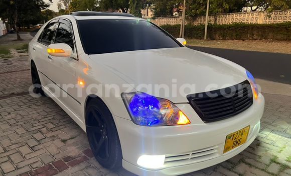 Buy Used Toyota Crown White Car in Dar es Salaam in Dar es Salaam Buy Used Toyota Crown White Car in Dar es Salaam in Dar es Salaam