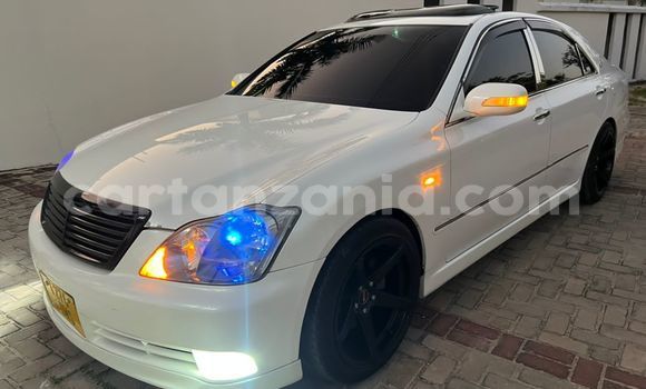 Buy Used Toyota Crown White Car in Dar es Salaam in Dar es Salaam Buy Used Toyota Crown White Car in Dar es Salaam in Dar es Salaam