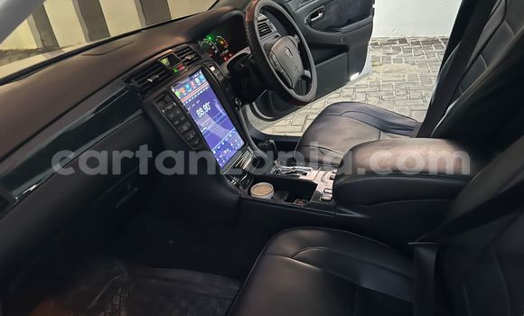 Buy Used Toyota Crown White Car in Dar es Salaam in Dar es Salaam Buy Used Toyota Crown White Car in Dar es Salaam in Dar es Salaam