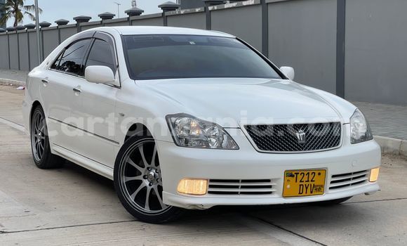 Buy Used Toyota Crown White Car in Dar es Salaam in Dar es Salaam Buy Used Toyota Crown White Car in Dar es Salaam in Dar es Salaam