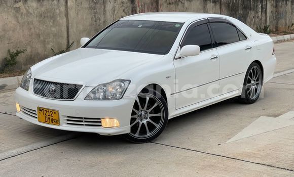 Buy Used Toyota Crown White Car in Dar es Salaam in Dar es Salaam Buy Used Toyota Crown White Car in Dar es Salaam in Dar es Salaam