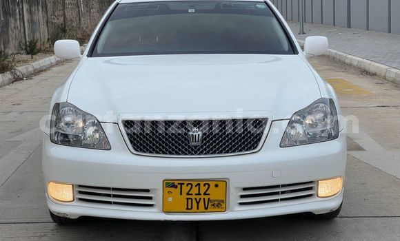 Buy Used Toyota Crown White Car in Dar es Salaam in Dar es Salaam Buy Used Toyota Crown White Car in Dar es Salaam in Dar es Salaam