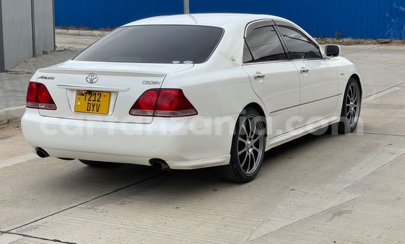 Buy Used Toyota Crown White Car in Dar es Salaam in Dar es Salaam Buy Used Toyota Crown White Car in Dar es Salaam in Dar es Salaam