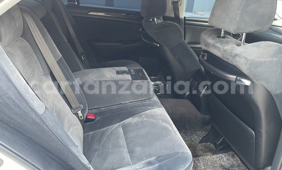 Buy Used Toyota Crown White Car in Dar es Salaam in Dar es Salaam Buy Used Toyota Crown White Car in Dar es Salaam in Dar es Salaam