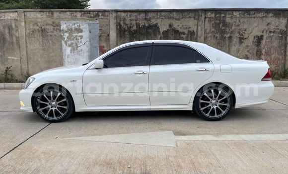 Buy Used Toyota Crown White Car in Dar es Salaam in Dar es Salaam Buy Used Toyota Crown White Car in Dar es Salaam in Dar es Salaam