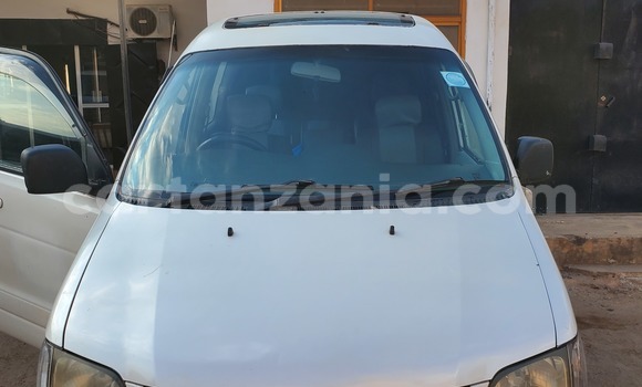 Buy Used Toyota Noah White Car in Morogoro in Morogoro