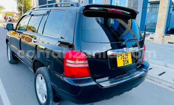 Nunua Ilio tumika Toyota Kluger Nyeusi Gari ndani ya Dar es Salaam nchini Dar es Salaam