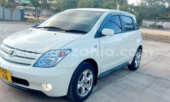 Buy Used Toyota IST White Car in Dar es Salaam in Dar es Salaam