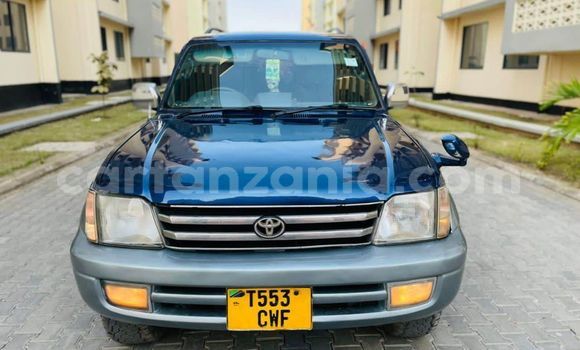 Nunua Ilio tumika Toyota Land Cruiser Prado Bluu Gari ndani ya Dar es Salaam nchini Dar es Salaam