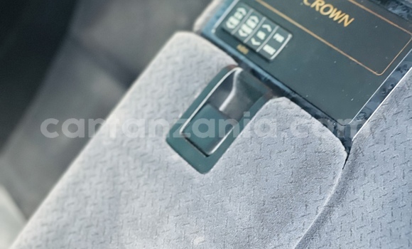 Nunua Ilio tumika Toyota Crown Nyeupe Gari ndani ya Dar es Salaam nchini Dar es Salaam Nunua Ilio tumika Toyota Crown Nyeupe Gari ndani ya Dar es Salaam nchini Dar es Salaam