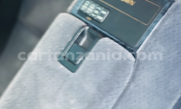 Nunua Ilio tumika Toyota Crown Nyeupe Gari ndani ya Dar es Salaam nchini Dar es Salaam Nunua Ilio tumika Toyota Crown Nyeupe Gari ndani ya Dar es Salaam nchini Dar es Salaam