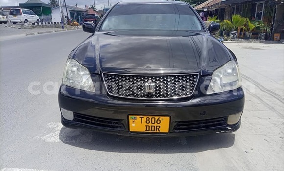 Buy Used Toyota Crown Black Car in Dar es Salaam in Dar es Salaam