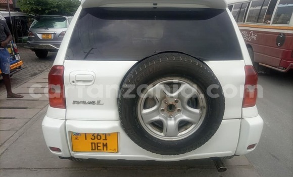Buy Used Toyota RAV4 White Car in Dar es Salaam in Dar es Salaam Buy Used Toyota RAV4 White Car in Dar es Salaam in Dar es Salaam