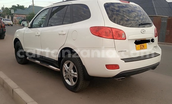Buy Used Hyundai Santa Fe White Car in Dar es Salaam in Dar es Salaam Buy Used Hyundai Santa Fe White Car in Dar es Salaam in Dar es Salaam
