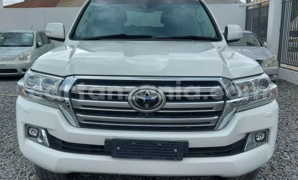 Buy Import Toyota Land Cruiser White Car in Dar es Salaam in Dar es Salaam