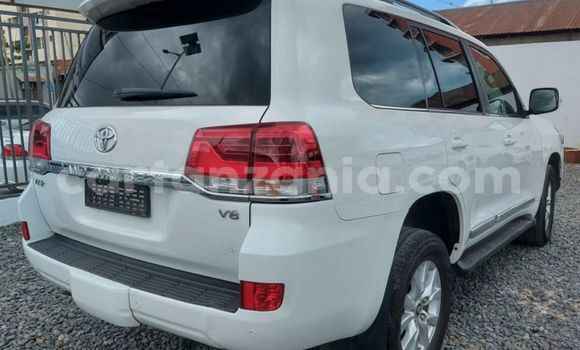 Buy Import Toyota Land Cruiser White Car in Dar es Salaam in Dar es Salaam Buy Import Toyota Land Cruiser White Car in Dar es Salaam in Dar es Salaam