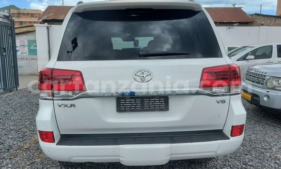 Buy Import Toyota Land Cruiser White Car in Dar es Salaam in Dar es Salaam Buy Import Toyota Land Cruiser White Car in Dar es Salaam in Dar es Salaam