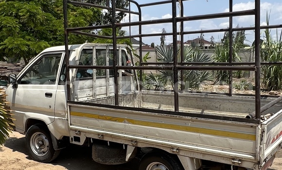 Nunua Ilio tumika Toyota HiAce Nyeupe Lori ndani ya Dar es Salaam nchini Dar es Salaam Nunua Ilio tumika Toyota HiAce Nyeupe Lori ndani ya Dar es Salaam nchini Dar es Salaam
