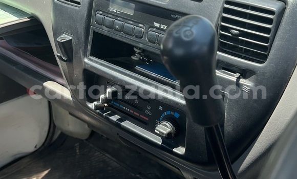 Nunua Ilio tumika Toyota HiAce Nyeupe Lori ndani ya Dar es Salaam nchini Dar es Salaam Nunua Ilio tumika Toyota HiAce Nyeupe Lori ndani ya Dar es Salaam nchini Dar es Salaam