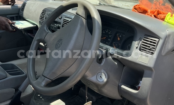 Nunua Ilio tumika Toyota HiAce Nyeupe Lori ndani ya Dar es Salaam nchini Dar es Salaam Nunua Ilio tumika Toyota HiAce Nyeupe Lori ndani ya Dar es Salaam nchini Dar es Salaam