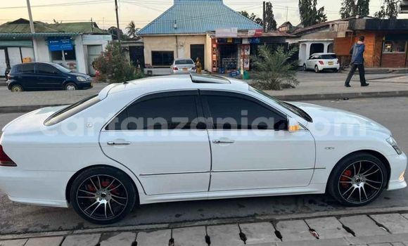 Buy Used Toyota Crown White Car in Dar es Salaam in Dar es Salaam