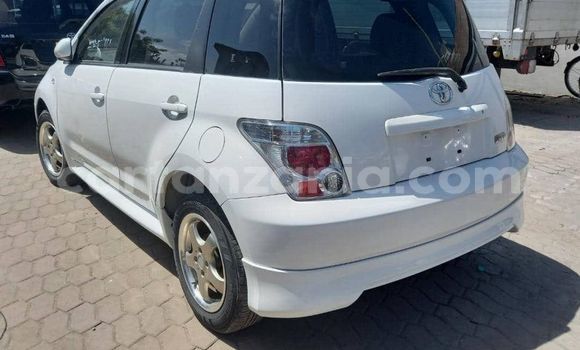 Buy Used Toyota IST White Car in Dar es Salaam in Dar es Salaam