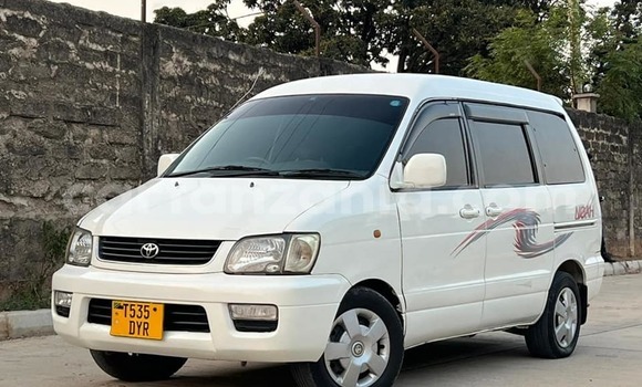 Buy Used Toyota Noah White Car in Dar es Salaam in Dar es Salaam