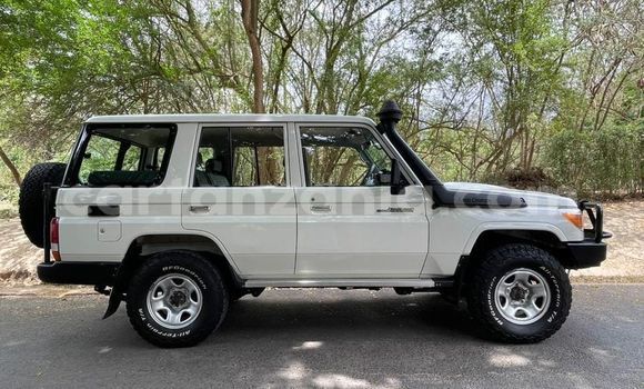 Buy Used Toyota Land Cruiser White Car in Dar es Salaam in Dar es Salaam