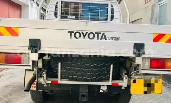 Buy Used Toyota Land Cruiser White Car in Dar es Salaam in Dar es Salaam Buy Used Toyota Land Cruiser White Car in Dar es Salaam in Dar es Salaam
