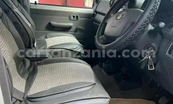 Buy Used Toyota Land Cruiser White Car in Dar es Salaam in Dar es Salaam Buy Used Toyota Land Cruiser White Car in Dar es Salaam in Dar es Salaam