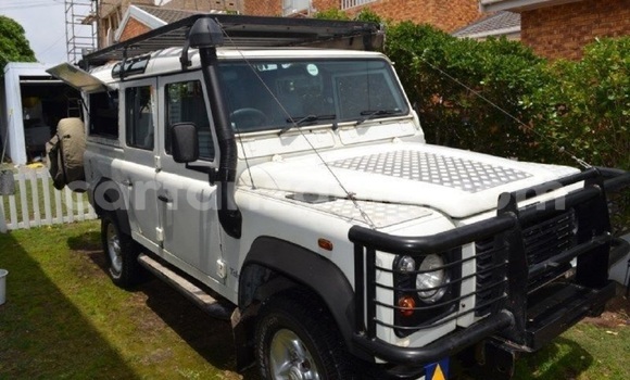 Buy Used Land Rover Defender White Car in Dar es Salaam in Dar es Salaam