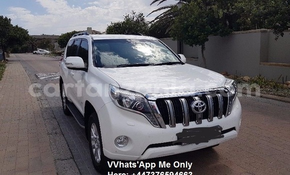 Nunua Ilio tumika Toyota Land Cruiser Prado Nyeupe Gari ndani ya Dar es Salaam nchini Dar es Salaam