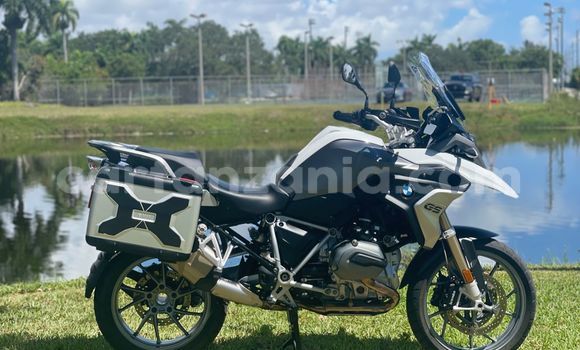 Nunua Mpya BMW R1200GS Adventure Nyeusi Bike ndani ya Dar es Salaam nchini Dar es Salaam Nunua Mpya BMW R1200GS Adventure Nyeusi Bike ndani ya Dar es Salaam nchini Dar es Salaam