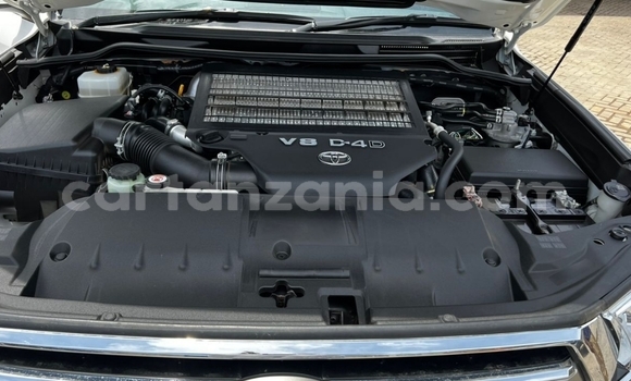 Nunua Mpya Toyota Land Cruiser Nyeupe Gari ndani ya Dar es Salaam nchini Dar es Salaam Nunua Mpya Toyota Land Cruiser Nyeupe Gari ndani ya Dar es Salaam nchini Dar es Salaam