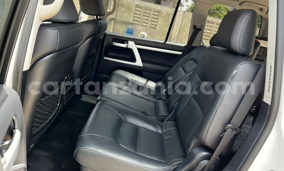 Nunua Mpya Toyota Land Cruiser Nyeupe Gari ndani ya Dar es Salaam nchini Dar es Salaam Nunua Mpya Toyota Land Cruiser Nyeupe Gari ndani ya Dar es Salaam nchini Dar es Salaam