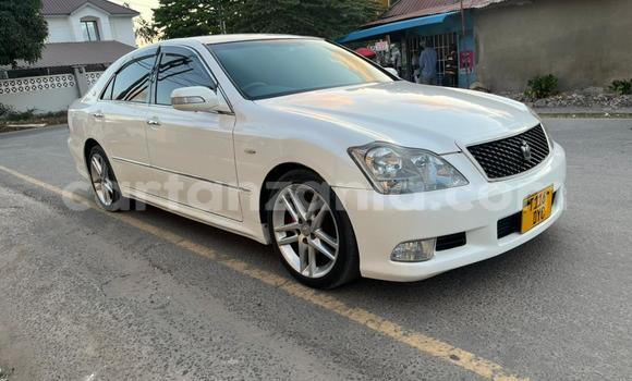 Buy Used Toyota Crown White Car in Dar es Salaam in Dar es Salaam Buy Used Toyota Crown White Car in Dar es Salaam in Dar es Salaam
